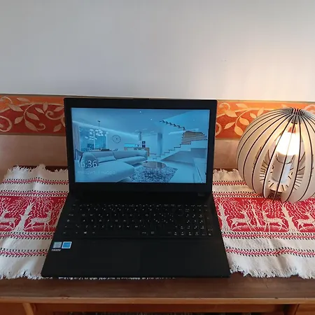 Separate Kitchen, Singer Work Desk, Fast Wifi & Metro דירה סופיה