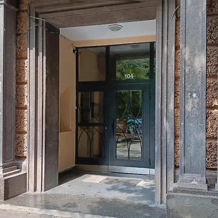 Apartment Separate Kitchen, Singer Work Desk, Fast Wifi & Metro Sofia