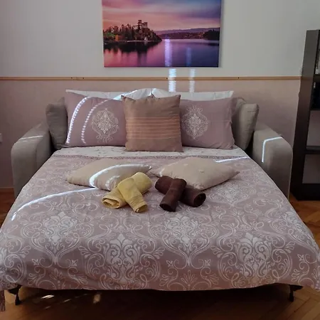 Separate Kitchen, Singer Work Desk, Fast Wifi & Metro דירה סופיה