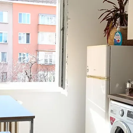 Separate Kitchen, Singer Work Desk, Fast Wifi & Metro דירה סופיה