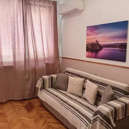 Sofia Center Chic Suite - Separate Kitchen And Balcony Apartmán *