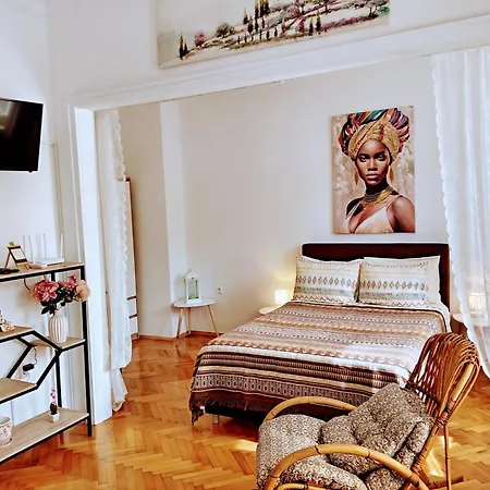 Separate Kitchen, Singer Work Desk, Fast Wifi & Metro * סופיה