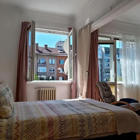 Separate Kitchen, Singer Work Desk, Fast Wifi & Metro * סופיה