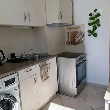 Separate Kitchen, Singer Work Desk, Fast Wifi & Metro סופיה