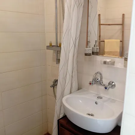 Separate Kitchen, Singer Work Desk, Fast Wifi & Metro סופיה