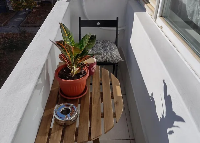 Center Chic - Separate Kitchen And Balcony Lägenhet