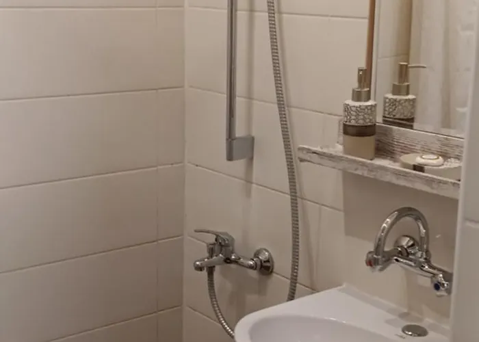 Center Chic - Separate Kitchen And Balcony