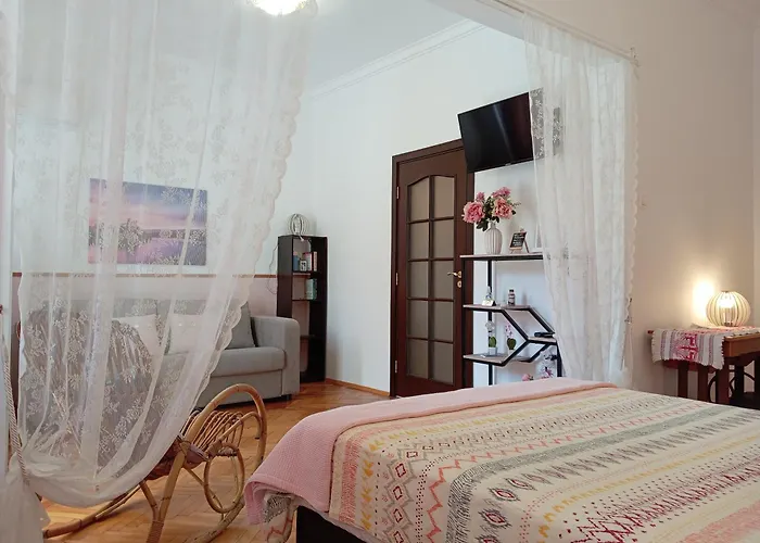 Center Chic - Separate Kitchen And Balcony